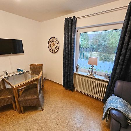 Ferienwohnungen Im Haus Ankerplatz Esens Esterno foto