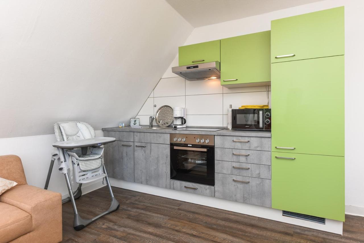 Ferienwohnungen Im Haus Ankerplatz Esens Esterno foto