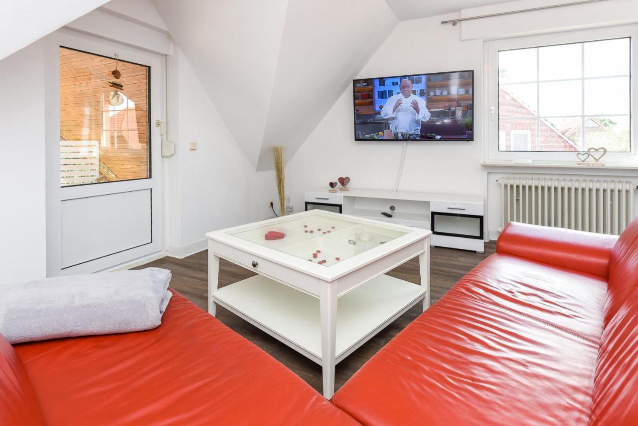Ferienwohnungen Im Haus Ankerplatz Esens Esterno foto
