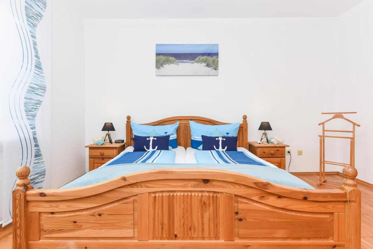 Ferienwohnungen Im Haus Ankerplatz Esens Esterno foto