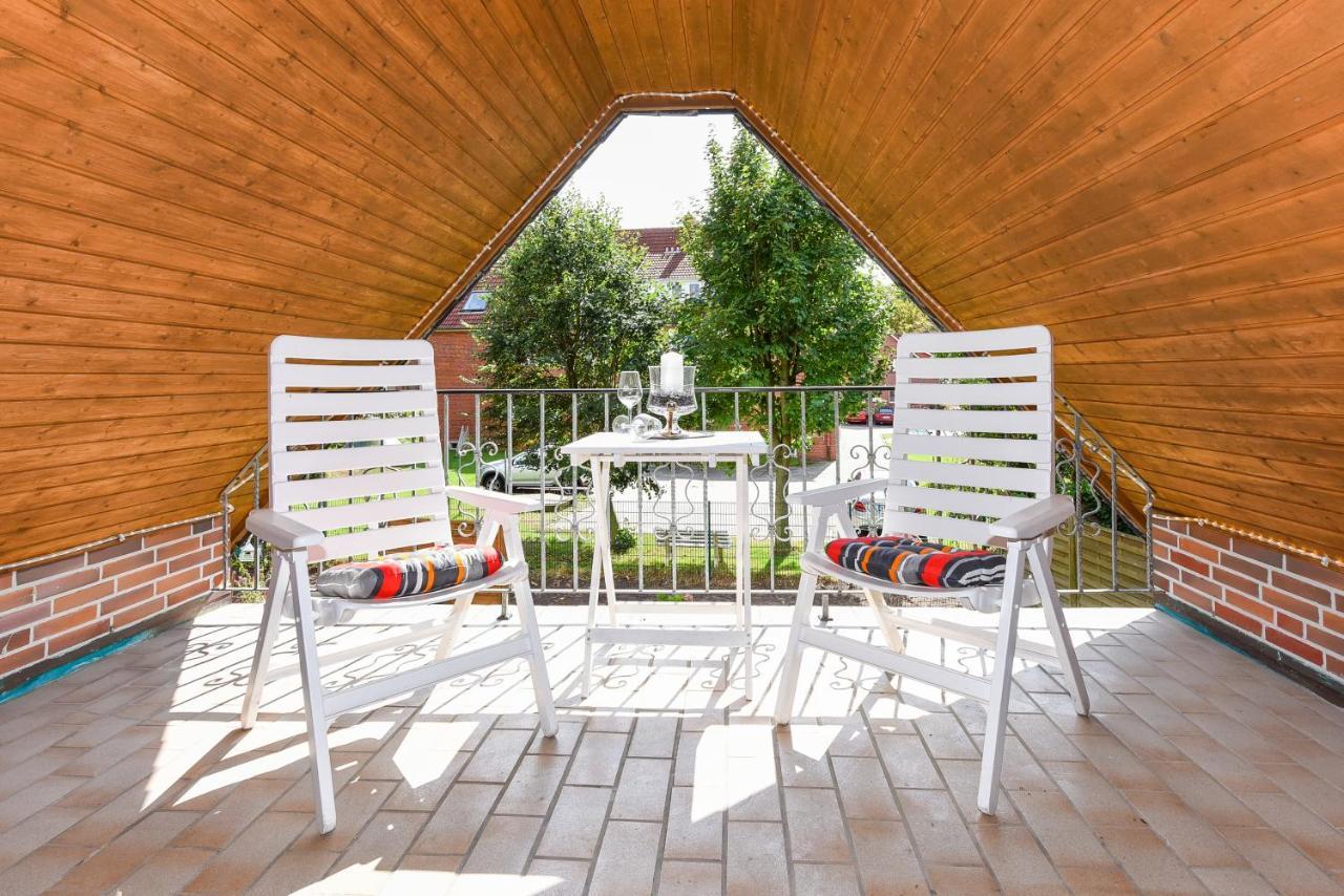 Ferienwohnungen Im Haus Ankerplatz Esens Esterno foto