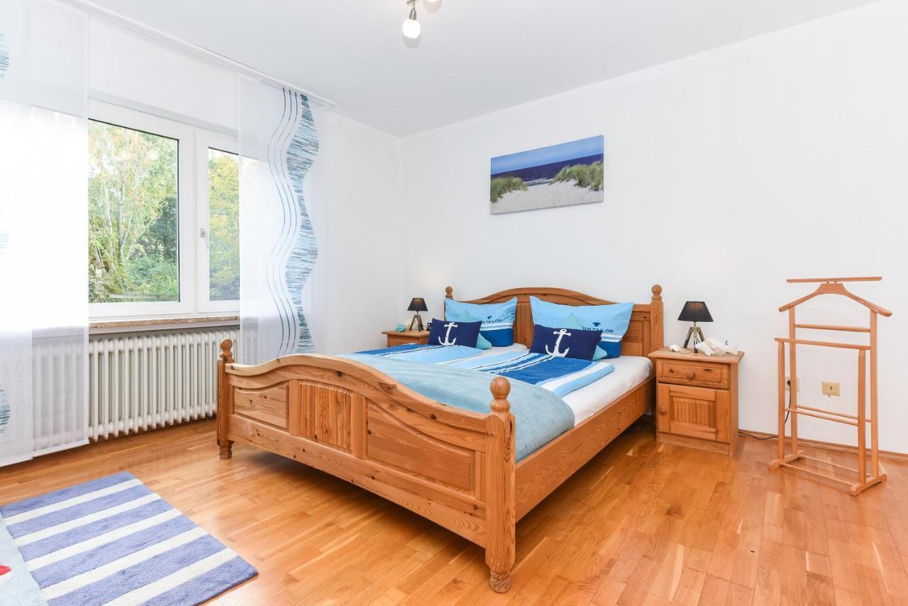Ferienwohnungen Im Haus Ankerplatz Esens Esterno foto