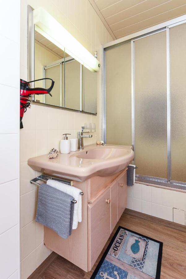 Ferienwohnungen Im Haus Ankerplatz Esens Esterno foto