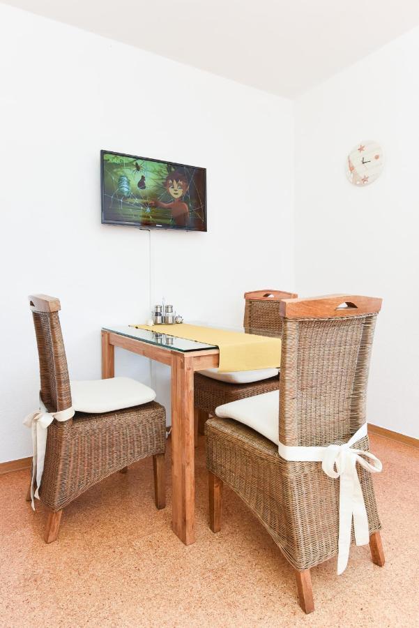 Ferienwohnungen Im Haus Ankerplatz Esens Esterno foto