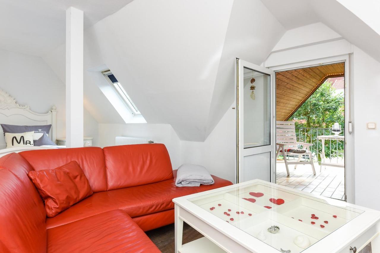 Ferienwohnungen Im Haus Ankerplatz Esens Esterno foto